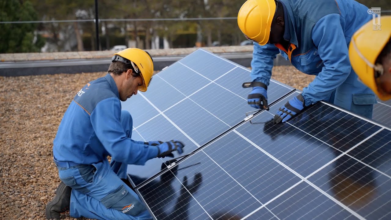 La UEx presenta su instalación fotovoltaica y de hidrógeno verde